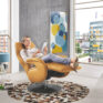 MatriXX Style_ Var. 5_Drehsessel_mit Model und Liegeposition_ Holz geschlossen wengefarbig_ Punch cu